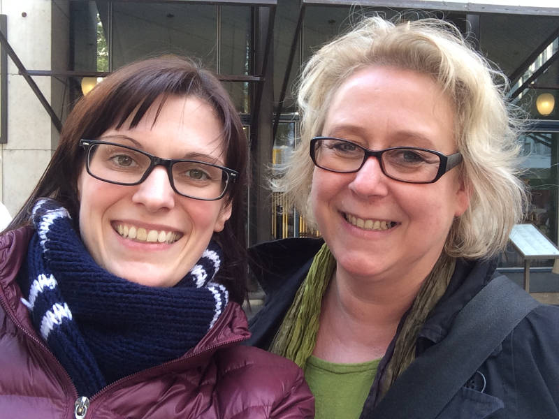 Autorinnenzeit – Autogramm und Widmung einer Autorin zum Muttertag